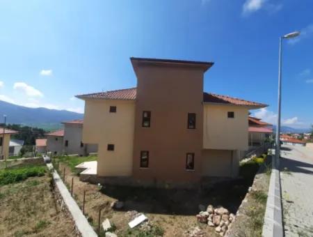 300 M2 Triplex For Sale In 400 M2 Detached Land In Çameli