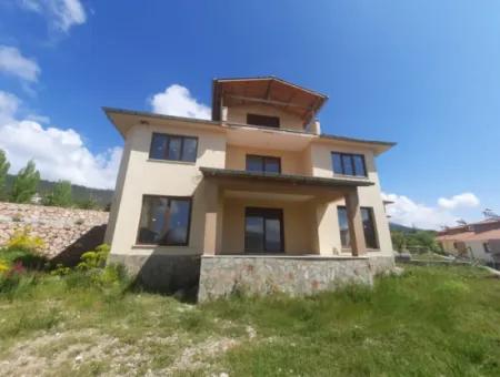 300 M2 Triplex For Sale In 400 M2 Detached Land In Çameli