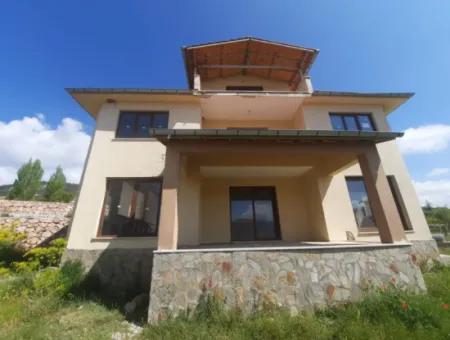 300 M2 Triplex For Sale In 400 M2 Detached Land In Çameli